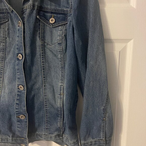 Bandolino Jeans Women's Classic Denim Jacket - size L - Picture 2 of 7